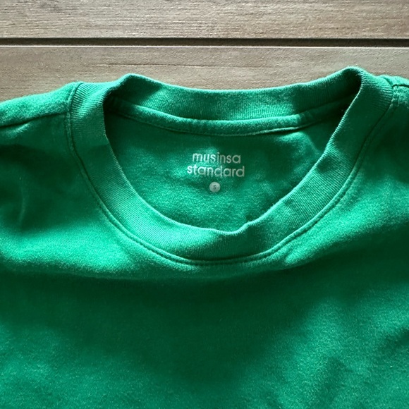 Green cropped t-shirt - Picture 3 of 3
